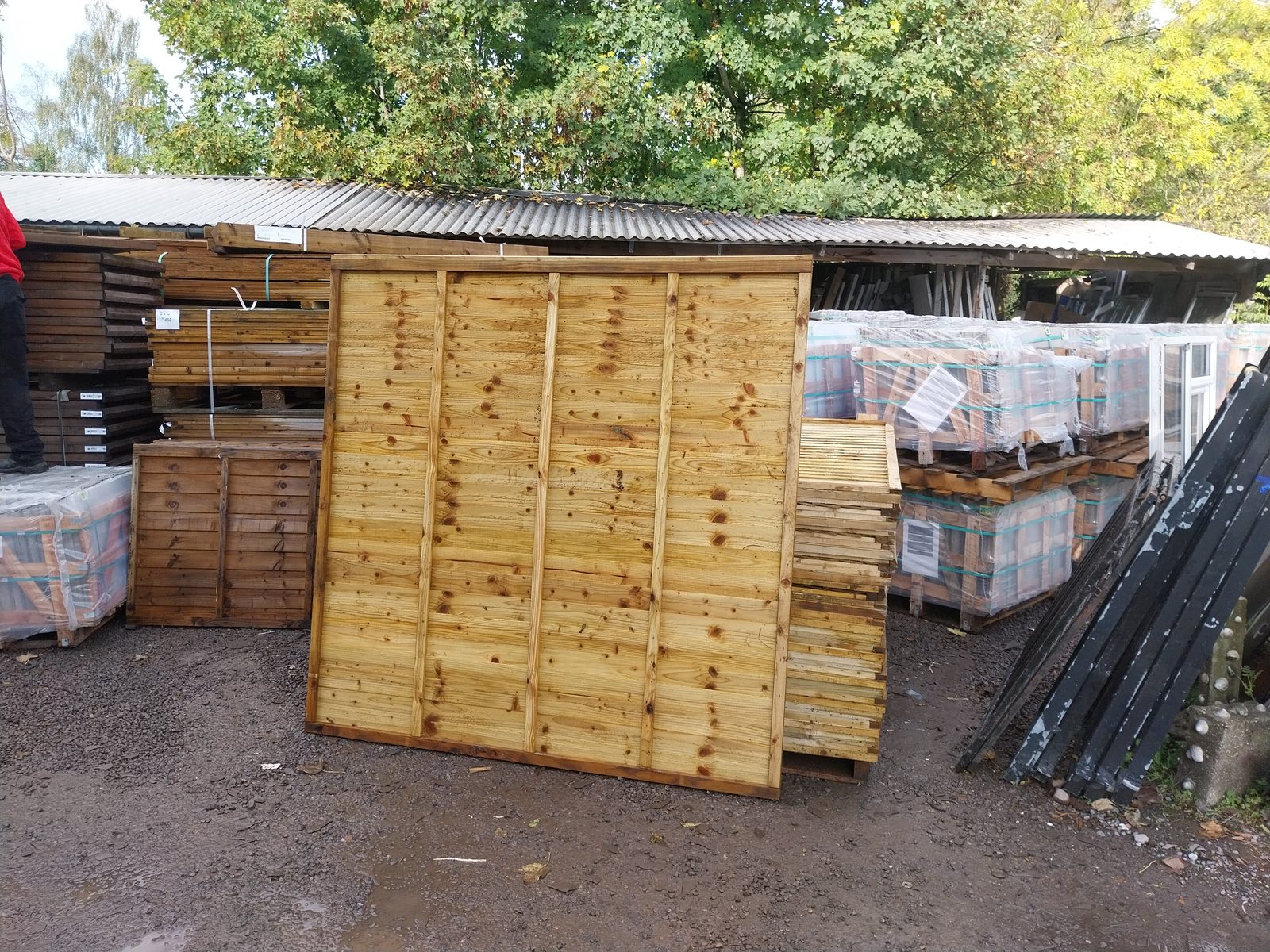 Heavy-duty horizontal timber fence panel